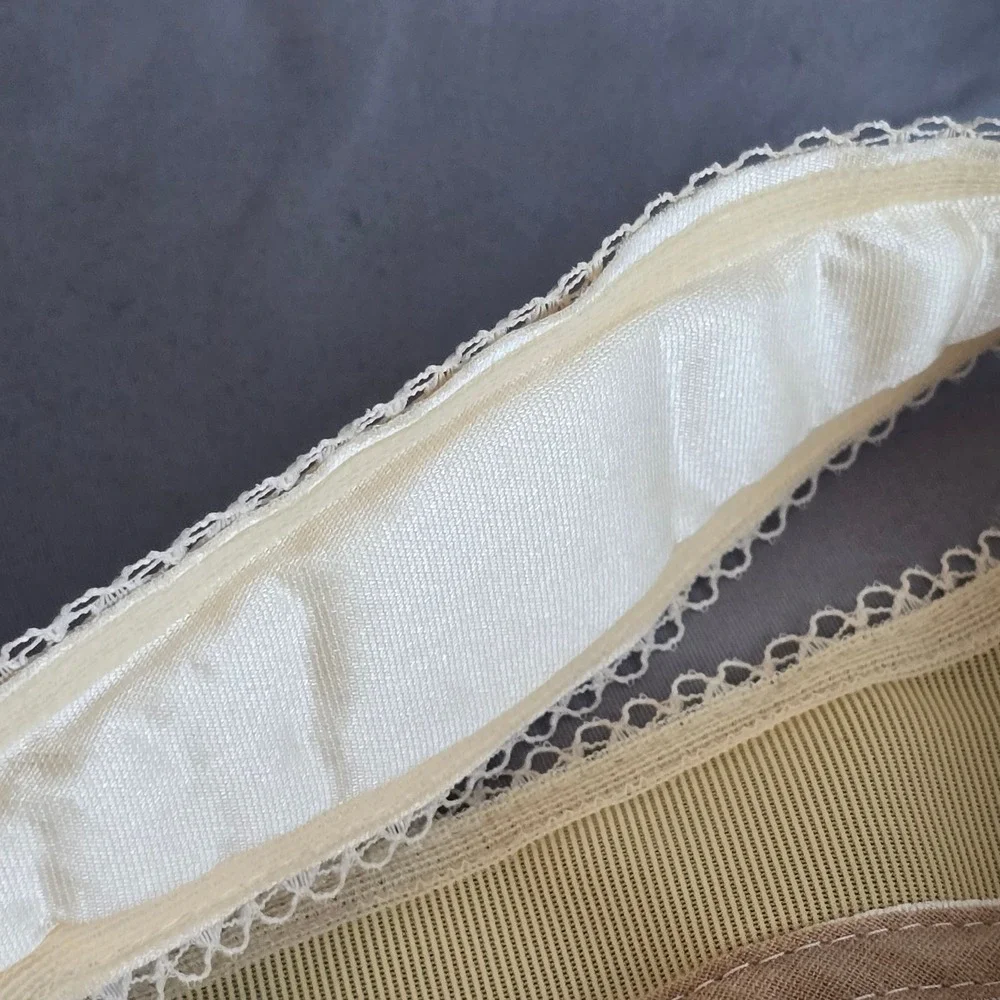 Playtex 18 Hour‎ Bra Full Coverage Woman 44D White Gold Back Hooks Padded Straps